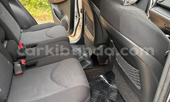 Acheter Occasion Voiture Toyota RAV4 Blanc à Bugembe, Est Acheter Occasion Voiture Toyota RAV4 Blanc à Bugembe, Est