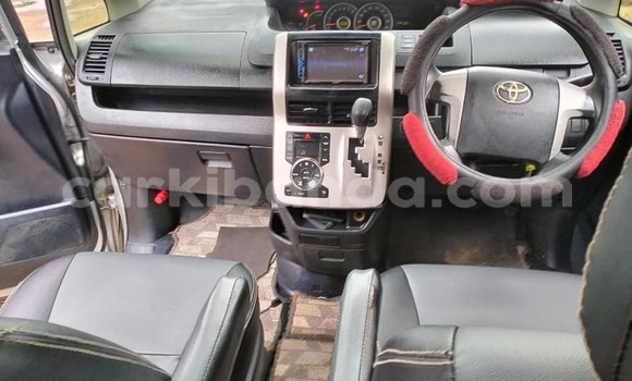 Acheter Occasion Voiture Toyota Noah Autre à Bugembe, Est Acheter Occasion Voiture Toyota Noah Autre à Bugembe, Est