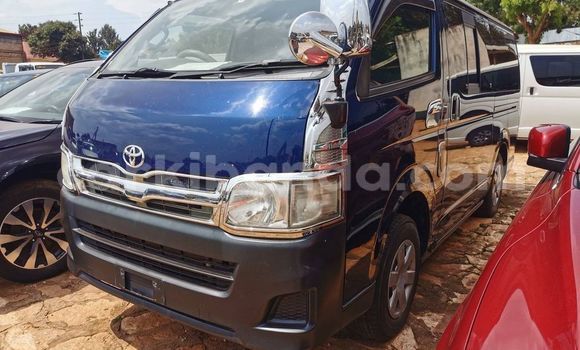 Nunua Ilio tumika Toyota Yaris Verso Nyingine Gari ndani ya Kampala nchini Uganda