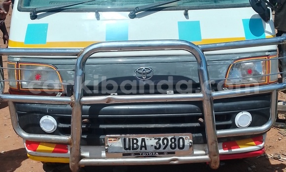 Buy Used Toyota Hiace White Car in Entebbe in Uganda Buy Used Toyota Hiace White Car in Entebbe in Uganda