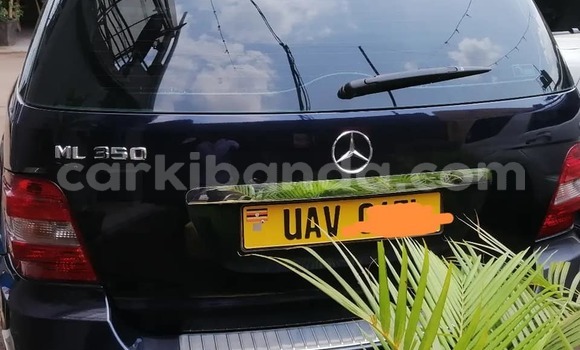 Gura Yakoze Mercedes‒Benz C–Class Blue Imodoka i Apac mu Northern Gura Yakoze Mercedes‒Benz C–Class Blue Imodoka i Apac mu Northern