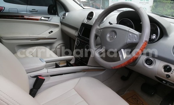 Gura Yakoze Mercedes‒Benz C–Class Blue Imodoka i Apac mu Northern Gura Yakoze Mercedes‒Benz C–Class Blue Imodoka i Apac mu Northern