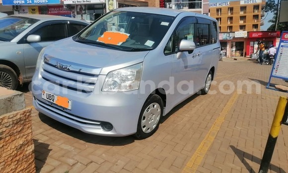 Gura Yakoze Toyota Noah Other Imodoka i Bugembe mu Eastern