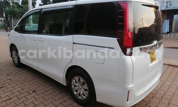 Buy Used Toyota Noah White Car in Bugiri in Eastern Buy Used Toyota Noah White Car in Bugiri in Eastern