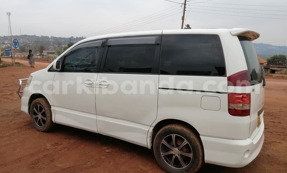 Acheter Occasion Voiture Toyota Noah Blanc à Apac, Nord Acheter Occasion Voiture Toyota Noah Blanc à Apac, Nord