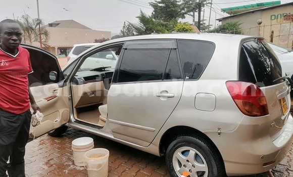 Gura Yakoze Toyota Spacio Other Imodoka i Bugembe mu Eastern Gura Yakoze Toyota Spacio Other Imodoka i Bugembe mu Eastern