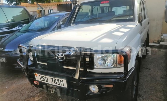 Buy Used Toyota Land Cruiser White Car in Bugiri in Eastern Buy Used Toyota Land Cruiser White Car in Bugiri in Eastern
