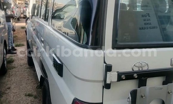 Buy Used Toyota Land Cruiser White Car in Bugiri in Eastern Buy Used Toyota Land Cruiser White Car in Bugiri in Eastern