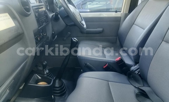 Buy Used Toyota Land Cruiser White Car in Bugiri in Eastern Buy Used Toyota Land Cruiser White Car in Bugiri in Eastern