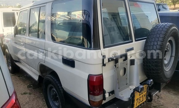 Buy Used Toyota Land Cruiser White Car in Bugiri in Eastern Buy Used Toyota Land Cruiser White Car in Bugiri in Eastern