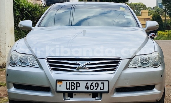 Nunua Ilio tumika Toyota Mark X Fedha Gari ndani ya Kampala nchini Uganda