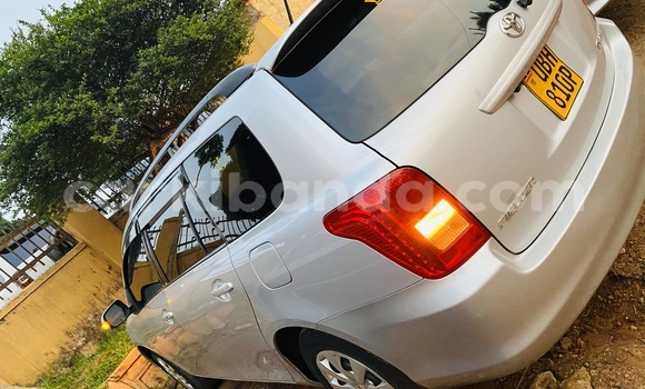 Gura Yakoze AC Ace Silver Imodoka i Kampala mu Uganda Gura Yakoze AC Ace Silver Imodoka i Kampala mu Uganda