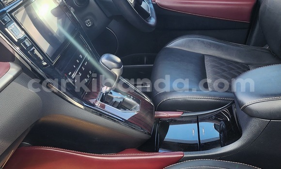 Acheter Import Voiture Toyota Harrier Blanc à Kampala, Ouganda Acheter Import Voiture Toyota Harrier Blanc à Kampala, Ouganda