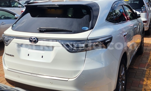 Acheter Import Voiture Toyota Harrier Blanc à Kampala, Ouganda Acheter Import Voiture Toyota Harrier Blanc à Kampala, Ouganda