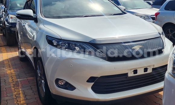 Acheter Import Voiture Toyota Harrier Blanc à Kampala, Ouganda Acheter Import Voiture Toyota Harrier Blanc à Kampala, Ouganda