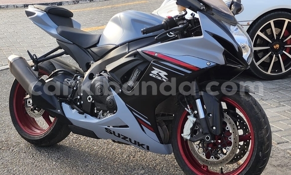 Nunua Ilio tumika Suzuki GSX–R Fedha Bike ndani ya Kampala nchini Uganda