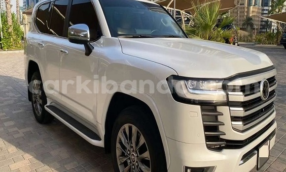 Buy Used Toyota Land Cruiser White Car in Bombo in Central