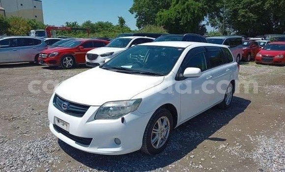 Acheter Neuf Voiture Toyota Fielder Blanc à Kampala, Ouganda
