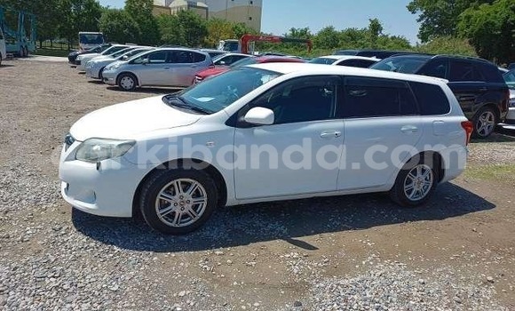 Acheter Neuf Voiture Toyota Fielder Blanc à Kampala, Ouganda Acheter Neuf Voiture Toyota Fielder Blanc à Kampala, Ouganda