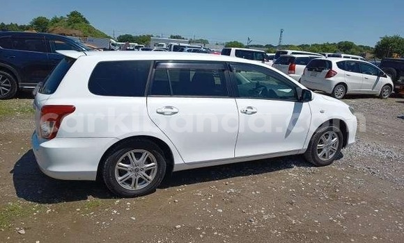 Acheter Neuf Voiture Toyota Fielder Blanc à Kampala, Ouganda Acheter Neuf Voiture Toyota Fielder Blanc à Kampala, Ouganda