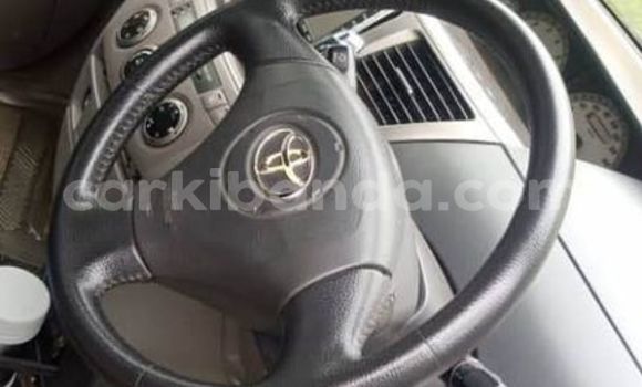 Gura Yakoze Toyota Noah Blue Imodoka i Arua mu Uganda Gura Yakoze Toyota Noah Blue Imodoka i Arua mu Uganda