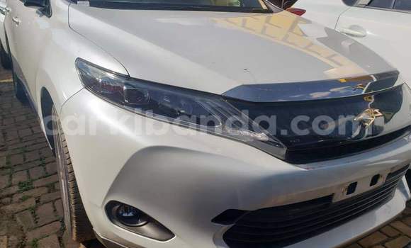 Nunua Ilio tumika Toyota Harrier Nyeupe Gari ndani ya Bundibugyo nchini Magharibi Nunua Ilio tumika Toyota Harrier Nyeupe Gari ndani ya Bundibugyo nchini Magharibi