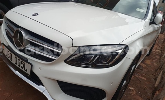 Acheter Occasion Voiture Mercedes‒Benz C–Class Blanc à Arua, Ouganda Acheter Occasion Voiture Mercedes‒Benz C–Class Blanc à Arua, Ouganda