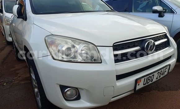 Gura Yakoze Toyota Corolla White Imodoka i Apac mu Northern