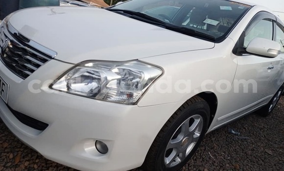 Nunua Ilio tumika Toyota Premio Nyeupe Gari ndani ya Bugembe nchini Mashariki