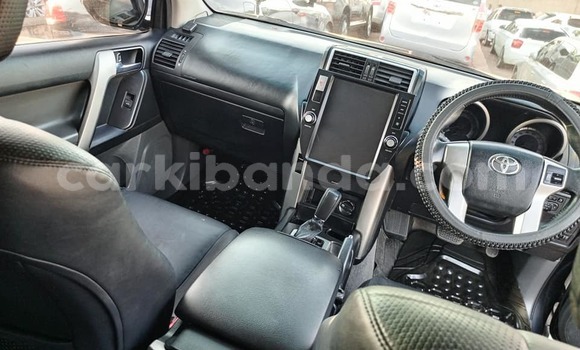 Acheter Occasion Voiture Toyota Land Cruiser Noir à Bombo, Central Acheter Occasion Voiture Toyota Land Cruiser Noir à Bombo, Central