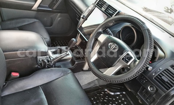 Acheter Occasion Voiture Toyota Land Cruiser Noir à Bombo, Central Acheter Occasion Voiture Toyota Land Cruiser Noir à Bombo, Central