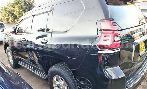 Acheter Occasion Voiture Toyota Land Cruiser Noir à Bombo, Central Acheter Occasion Voiture Toyota Land Cruiser Noir à Bombo, Central
