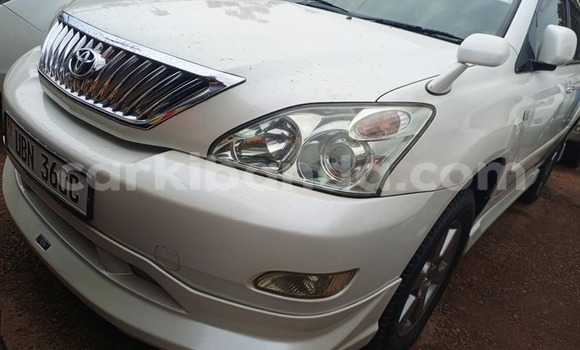 Gura Yakoze Toyota Harrier White Imodoka i Bombo mu Central