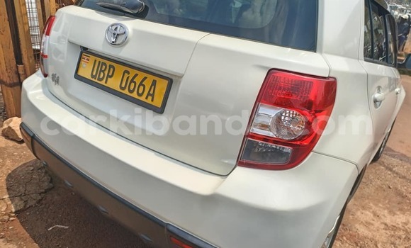 Acheter Occasion Voiture Toyota Corolla Blanc à Bugiri, Est Acheter Occasion Voiture Toyota Corolla Blanc à Bugiri, Est