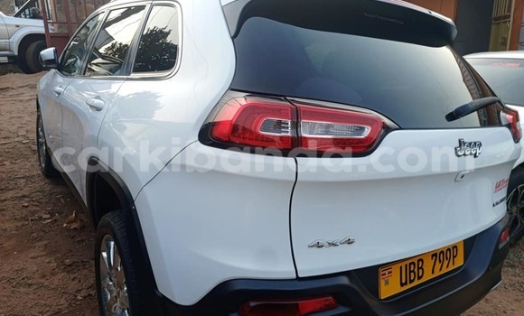 Acheter Occasion Voiture Jeep Cherokee Blanc à Bombo, Central Acheter Occasion Voiture Jeep Cherokee Blanc à Bombo, Central