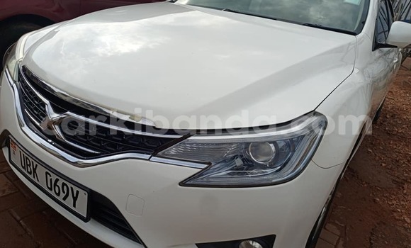 Buy Used Toyota Mark X White Car in Bugiri in Eastern