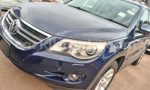 Nunua Ilio tumika Volkswagen Tiguan Nyeusi Gari ndani ya Bombo nchini Kati