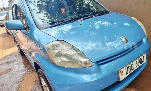 Acheter Occasion Voiture Toyota Passo Bleu à Bombo, Central Acheter Occasion Voiture Toyota Passo Bleu à Bombo, Central