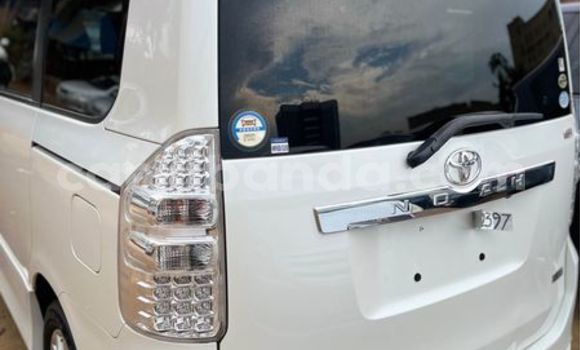Acheter Occasion Voiture Toyota Noah Autre à Kampala, Ouganda Acheter Occasion Voiture Toyota Noah Autre à Kampala, Ouganda