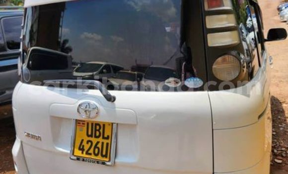 Gura Yakoze Toyota Sienta Other Imodoka i Kampala mu Uganda