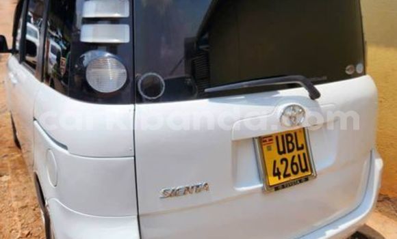 Acheter Occasion Voiture Toyota Sienta Autre à Kampala, Ouganda Acheter Occasion Voiture Toyota Sienta Autre à Kampala, Ouganda