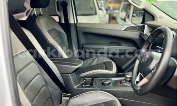 Acheter Occasion Voiture Volkswagen Amarok Blanc à Kampala, Ouganda Acheter Occasion Voiture Volkswagen Amarok Blanc à Kampala, Ouganda