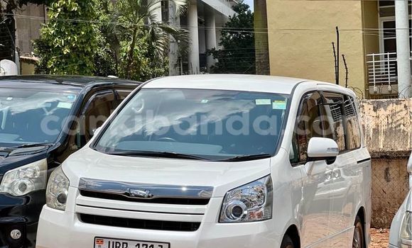 Acheter Occasion Voiture Nissan Sentra Blanc à Kampala, Ouganda Acheter Occasion Voiture Nissan Sentra Blanc à Kampala, Ouganda