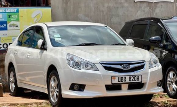 Acheter Occasion Voiture Toyota Allion Blanc à Kampala, Ouganda Acheter Occasion Voiture Toyota Allion Blanc à Kampala, Ouganda