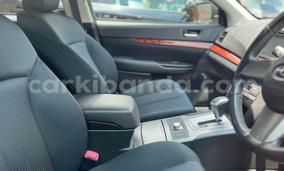 Acheter Occasion Voiture Toyota Allion Blanc à Kampala, Ouganda Acheter Occasion Voiture Toyota Allion Blanc à Kampala, Ouganda