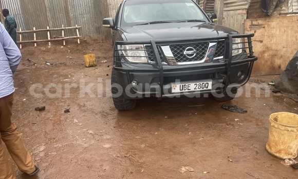 Nunua Ilio tumika Nissan Pathfinder Beige Gari ndani ya Kampala nchini Uganda