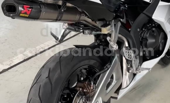 Buy Used Honda CBR White Bike in Kampala in Uganda Buy Used Honda CBR White Bike in Kampala in Uganda