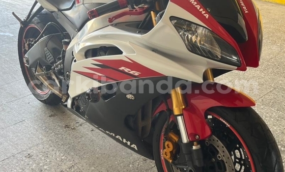 Acheter Occasion Moto Yamaha YZF Blanc à Kampala, Ouganda
