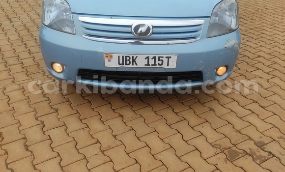 Gura Yakoze Toyota Raum Blue Imodoka i Entebbe mu Uganda