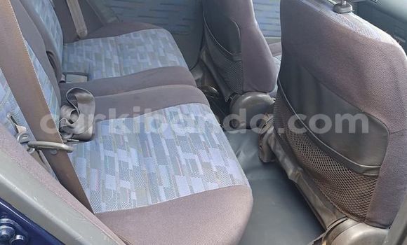 Acheter Occasion Voiture Toyota RAV4 Noir à Kampala, Ouganda Acheter Occasion Voiture Toyota RAV4 Noir à Kampala, Ouganda